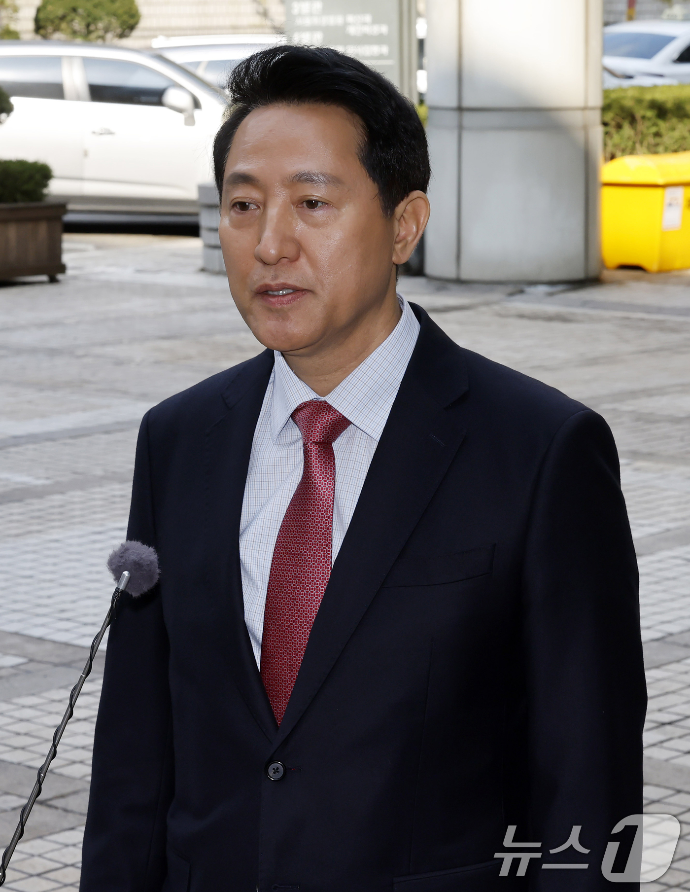 (서울=뉴스1) 김명섭 기자 = 명태균 여론조사비 대납' 의혹으로 기소된 오세훈 서울시장이 20일 오전 서울 서초구 서울중앙지방법원에서 열린 정치자금법 위반 혐의 관련 3차 공판에 …