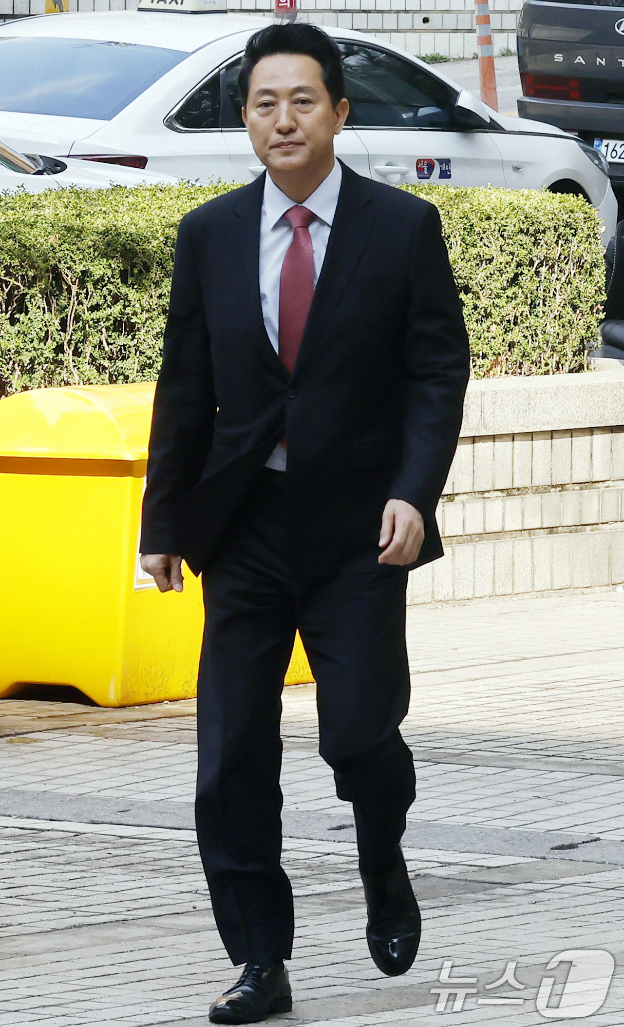 (서울=뉴스1) 김명섭 기자 = 명태균 여론조사비 대납' 의혹으로 기소된 오세훈 서울시장이 20일 오전 서울 서초구 서울중앙지방법원에서 열린 정치자금법 위반 혐의 관련 3차 공판에 …