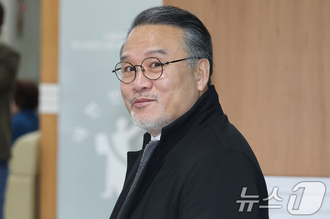 (서울=뉴스1) 김명섭 기자 = 이일준 삼부토건 회장이 20일 오전 서울 서초구 서울중앙지방법원에서 열린 ‘주가 조작 혐의’ 관련 1심 공판에 출석하고 있다. (공동취재) 2026 …