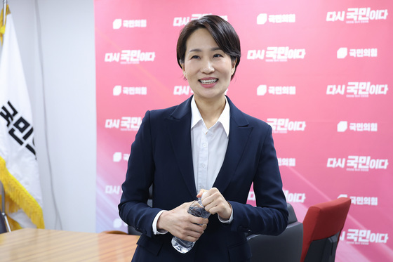 충북지사 후보 면접 참석하는 김수민