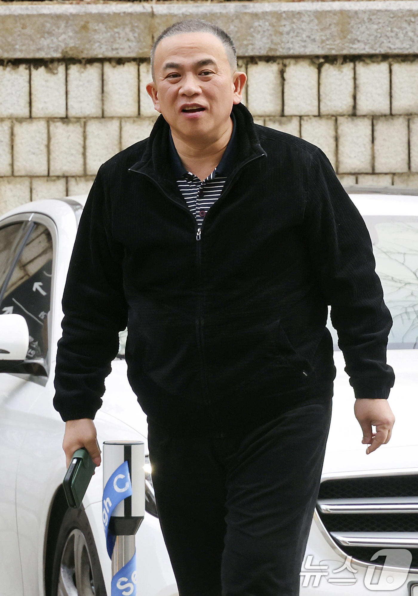 (서울=뉴스1) 김명섭 기자 = 정치브로커 명태균씨가 20일 서울 서초구 서울중앙지방법원에서 열린 오세훈 서울시장의 '여론조사비 대납' 의혹 재판에 증인으로 출석하고 있다. (공동 …