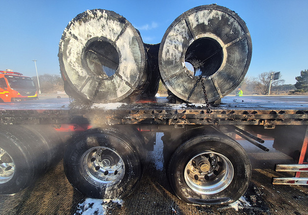 당진 송악IC 톨게이트서 25톤 트레일러 화재…1400만원 피해