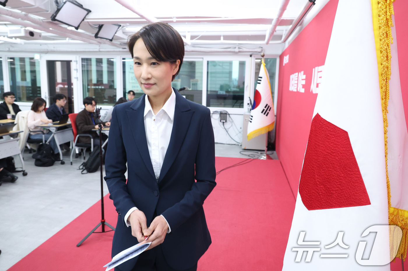 (서울=뉴스1) 신웅수 기자 = 김수민 전 충청북도 정무부지사가 20일 서울 여의도 국민의힘 당사에서 열린 충북지사 후보 면접을 마친 후 당사를 나서고 있다. 2026.3.20/뉴 …