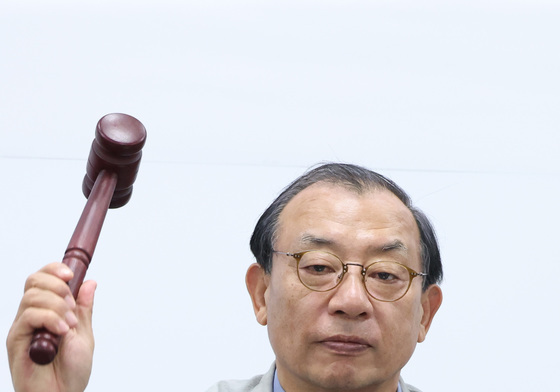 의사봉 쥔 이정현 공관위원장
