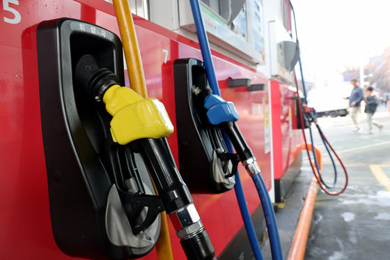 '휘발유 1820.38원·경유 1817.68원' 10일 연속 ↓…내림폭 1원대로 완만