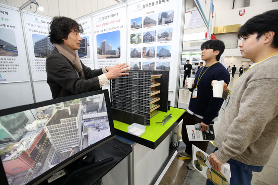주변 건물에 철거 피해 없도록 '철거전용 모듈비계'