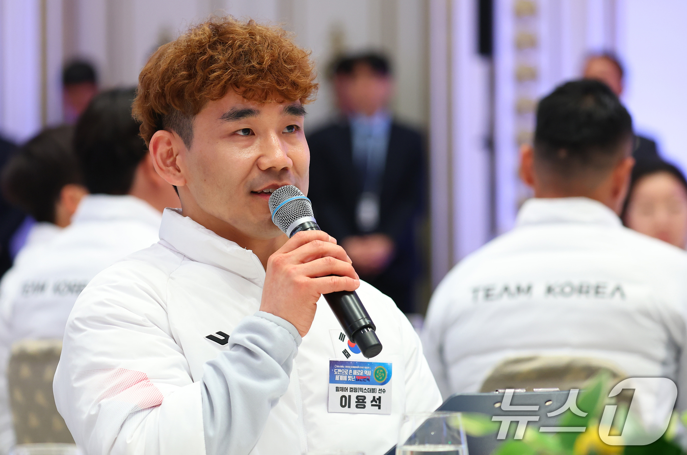 (서울=뉴스1) 허경 기자 = 밀라노-코르티나 동계 패럴림픽에 출전한 이용석(휠체어 컬링)이 20일 청와대 영빈관에서 열린 밀라노-코르티나 동계 패럴림픽 선수단 격려 오찬에서 건배 …