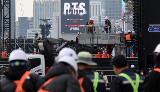 "민간 행사에 공무원 동원" 주말 BTS 공연 차출에 노조 반발