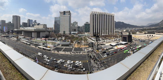 공연 임박…광화문광장 BTS 무대 준비 속도