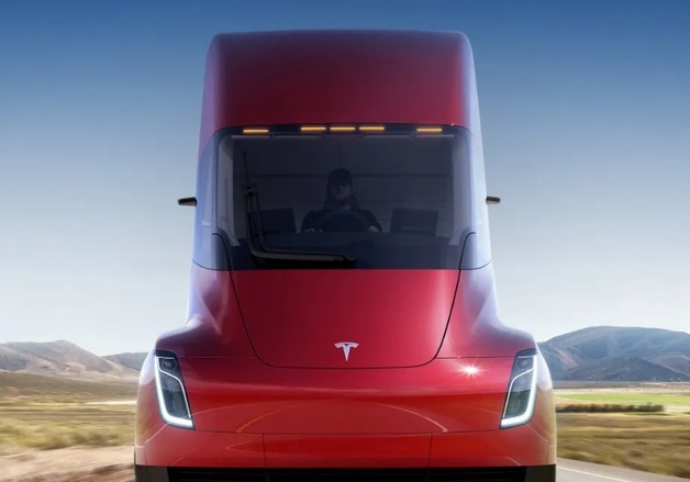 테슬라 세미 트럭 드디어 나왔다…운전자들 사이에서 호평일색