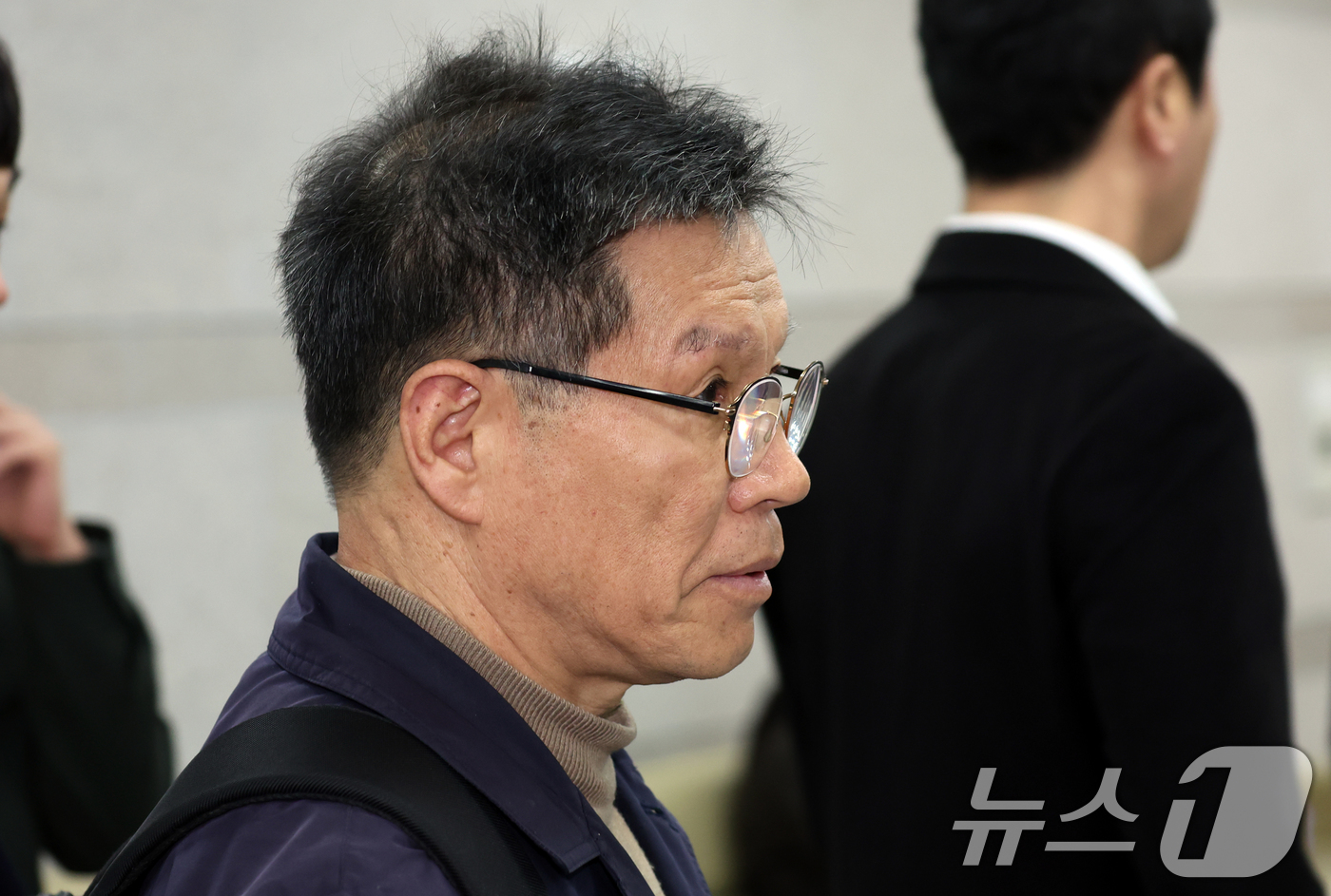 (서울=뉴스1) 김명섭 기자 = 김병헌 위안부법폐지국민행동 대표가 20일 오후 서울 서초구 서울중앙지방법원에서 열린 일본군 위안부 피해자들 모욕사건관련 영장실질심사에 출석하고 있다 …