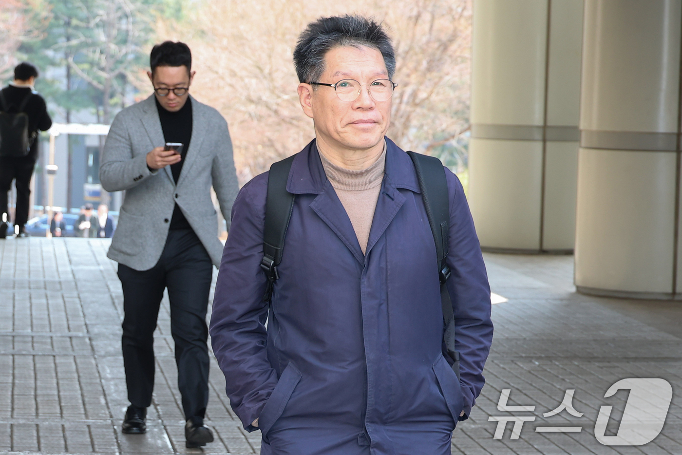 (서울=뉴스1) 김명섭 기자 = 김병헌 위안부법폐지국민행동 대표가 20일 오후 서울 서초구 서울중앙지방법원에서 열린 일본군 위안부 피해자들 모욕사건 관련 영장실질심사에 출석하고 있 …