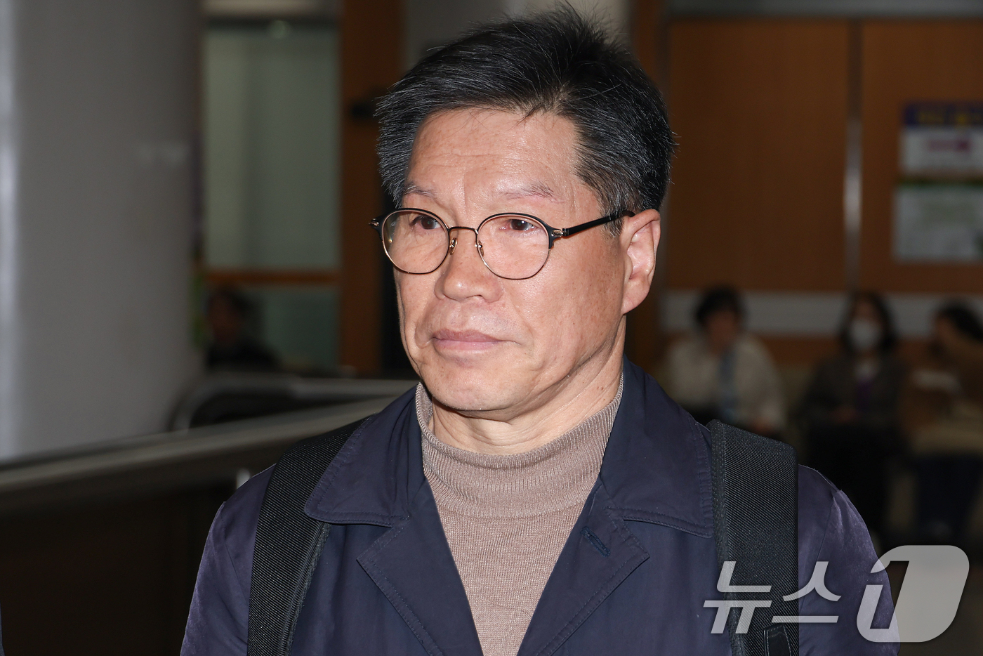 (서울=뉴스1) 김명섭 기자 = 김병헌 위안부법폐지국민행동 대표가 20일 오후 서울 서초구 서울중앙지방법원에서 열린 일본군 위안부 피해자들 모욕사건 관련 영장실질심사에 출석하고 있 …