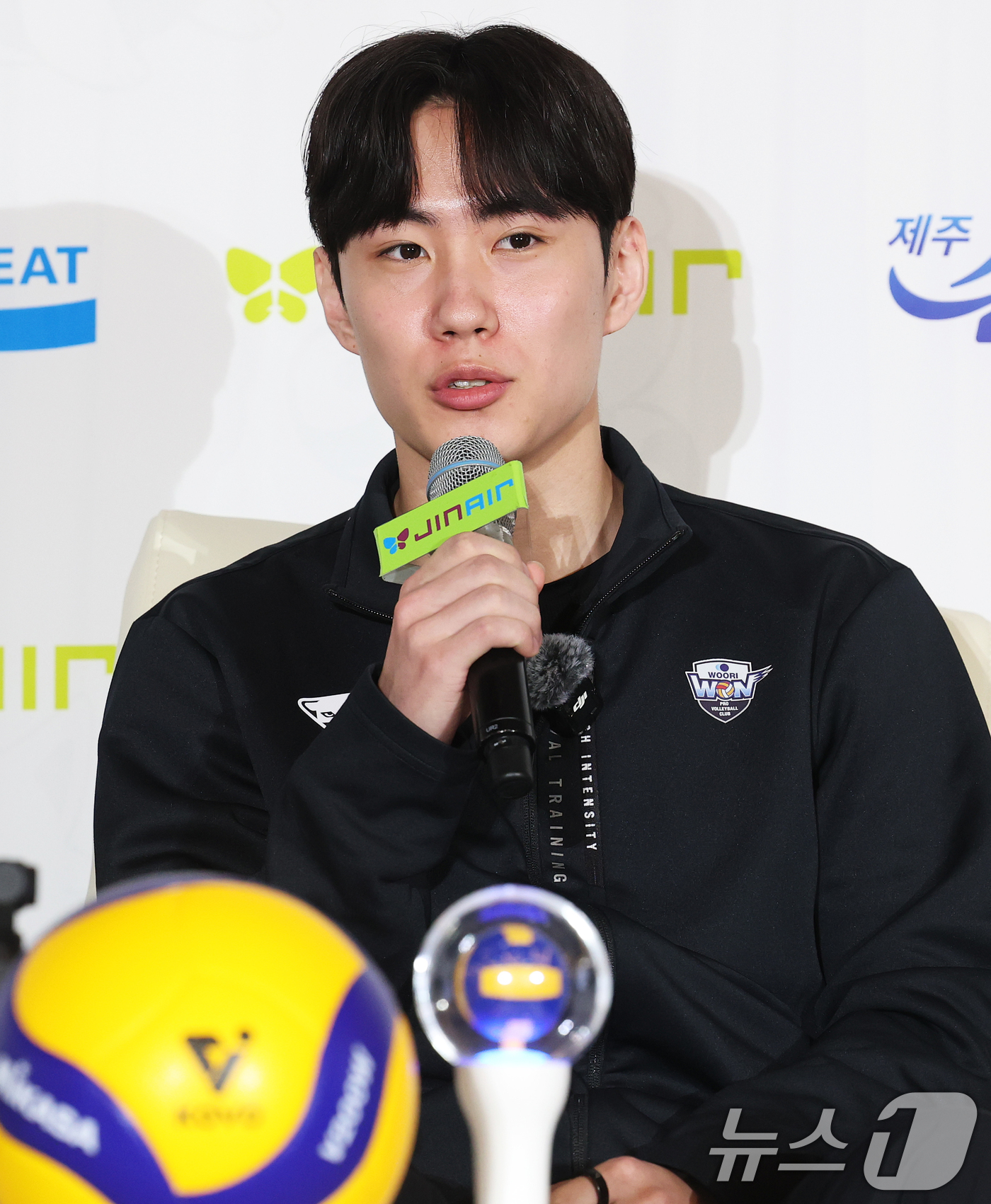 (서울=뉴스1) 오대일 기자 = 20일 오후 서울 강남구 호텔리베라청담에서 열린 프로배구 진에어 2025-2026 V리그 포스트시즌 미디어데이에서 우리카드 한태준이 각오를 밝히고 …