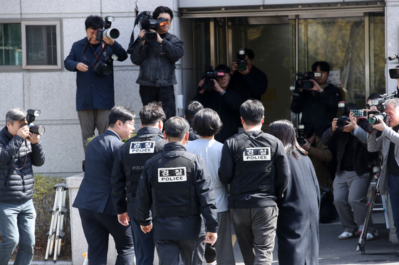 영장심사 출석하는 '항공사 기장 살해' 피의자