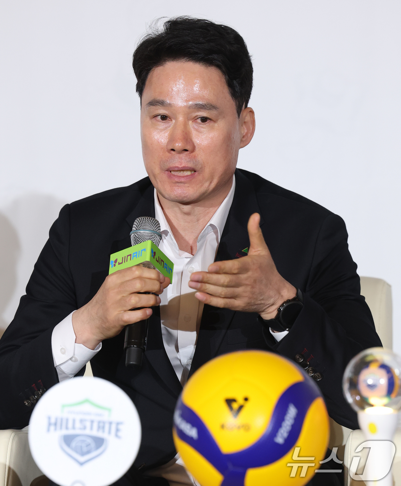 (서울=뉴스1) 오대일 기자 = 20일 오후 서울 강남구 호텔리베라청담에서 열린 프로배구 진에어 2025-2026 V리그 포스트시즌 미디어데이에서 현대건설 강성형 감독이 각오를 밝 …