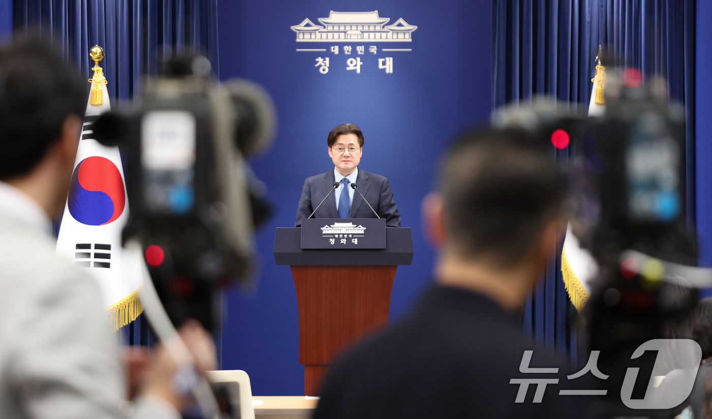 (서울=뉴스1) 허경 기자 = 홍익표 정무수석이 20일 청와대 춘추관에서 서울-양평 고속도로 사업 관련 브리핑을 하고 있다. 2026.3.20/뉴스1