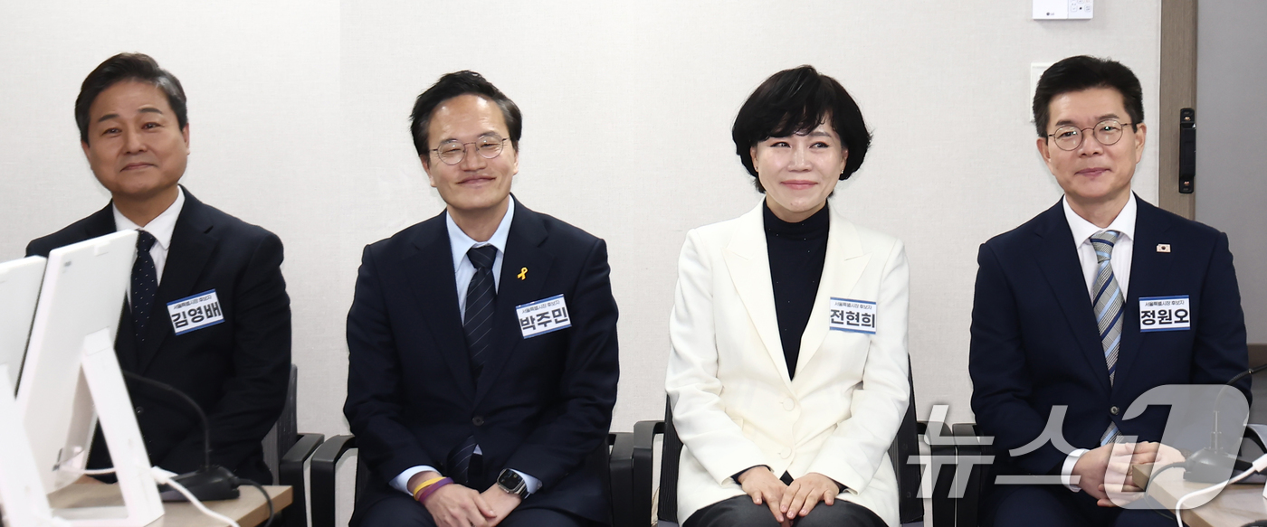 (서울=뉴스1) = 김영배(왼쪽부터)·박주민·전현희 의원과 정원오 전 성동구청장이 지난 23일 서울 여의도 더불어민주당 당사에서 열린 광역단체장 후보자 면접에 자리하고 있다. (뉴 …