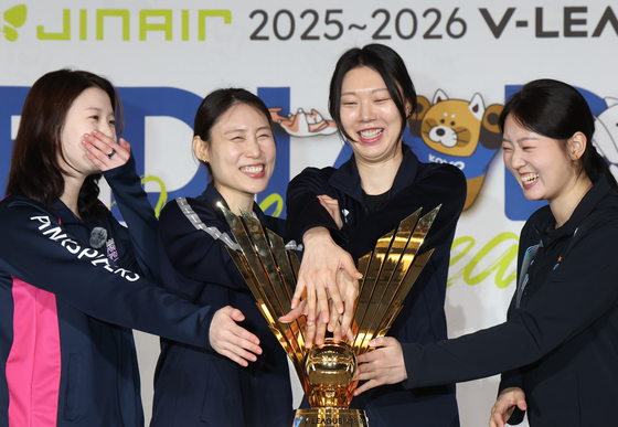 '우승 트로피는 못 참지'