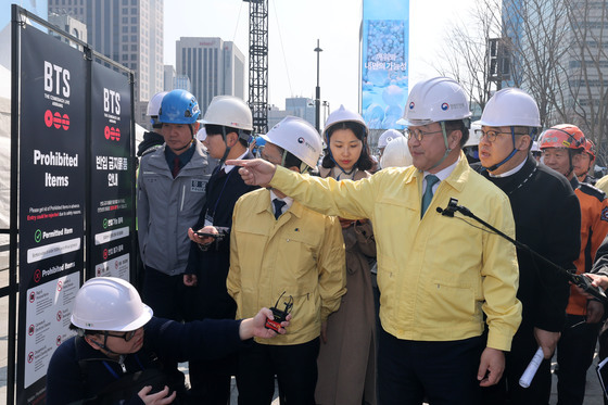 BTS 공연장 안전점검 나선 윤호중 장관