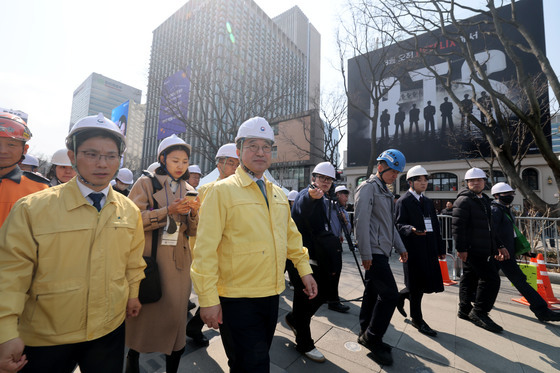 윤호중 장관, BTS공연 앞두고 광화문 안전점검