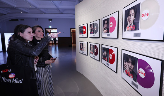 BTS 완전체 컴백 분위기 미리 느끼는 팝업스토어