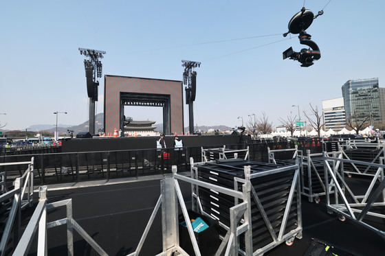 BTS 공연 D-1, 분주한 광화문광장