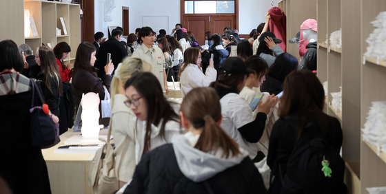 BTS 팝업스토어 찾은 아미들