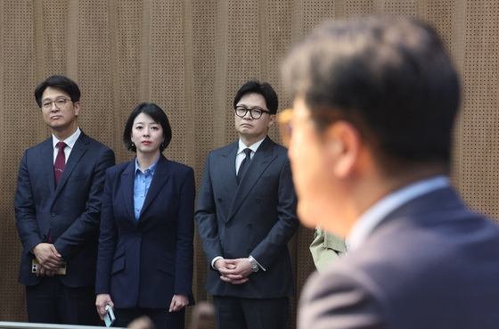 김종혁 기자회견 자리한 한동훈