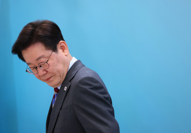 李대통령, '언론독립 침해' 주장에 "권리엔 의무, 자유엔 책임"