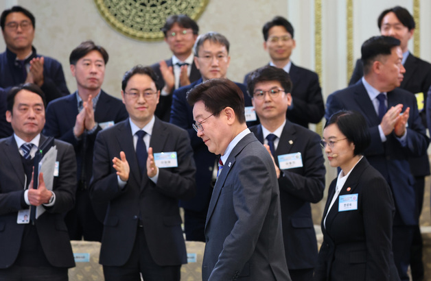 이재명 대통령, 중소기업인과의 대화 입장