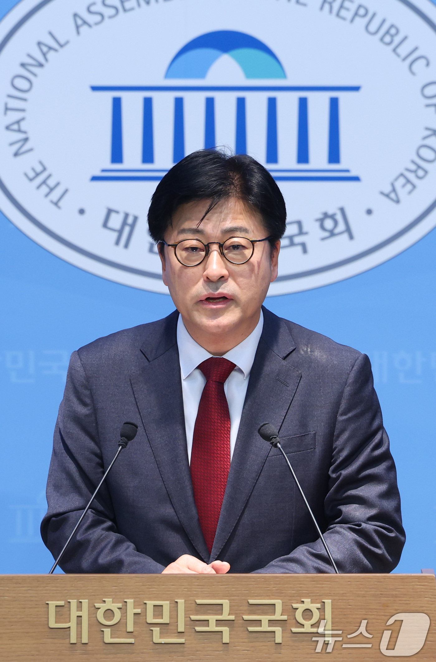 (서울=뉴스1) 신웅수 기자 = 김종혁 전 국민의힘 최고위원이 20일 서울 여의도 국회 소통관에서 가처분 승소 관련 기자회견을 하고 있다. 2026.3.20/뉴스1