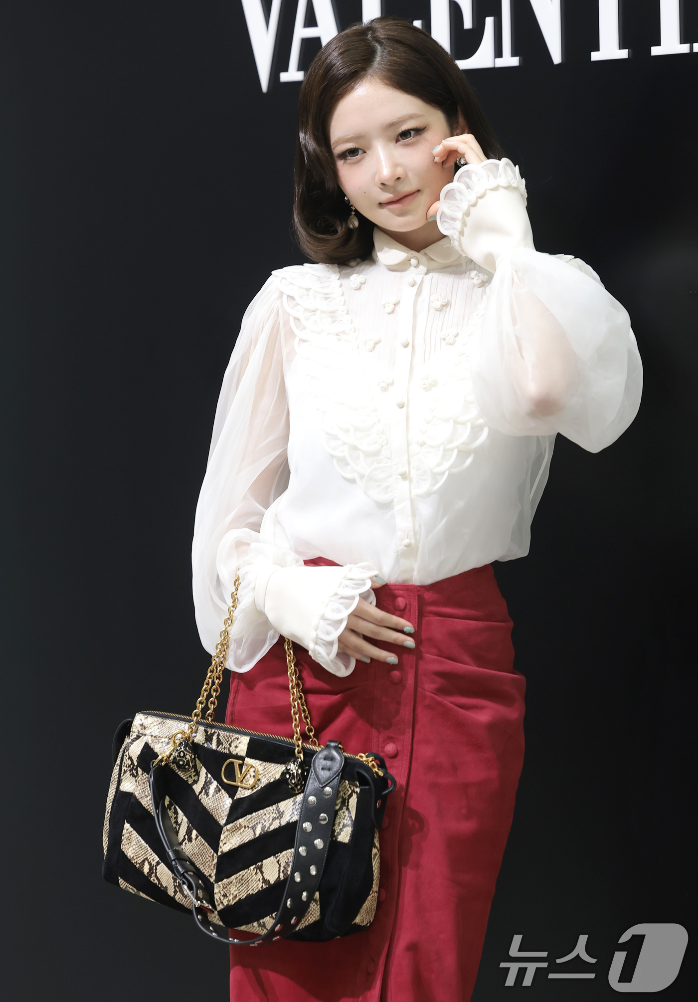 (서울=뉴스1) 권현진 기자 = 아이브(IVE) 레이가 20일 서울 광진구 레이어스튜디오에서 열린 패션 브랜드 메종 발렌티노(VALENTINO) 2026 봄/여름 ‘파이어플라이즈( …