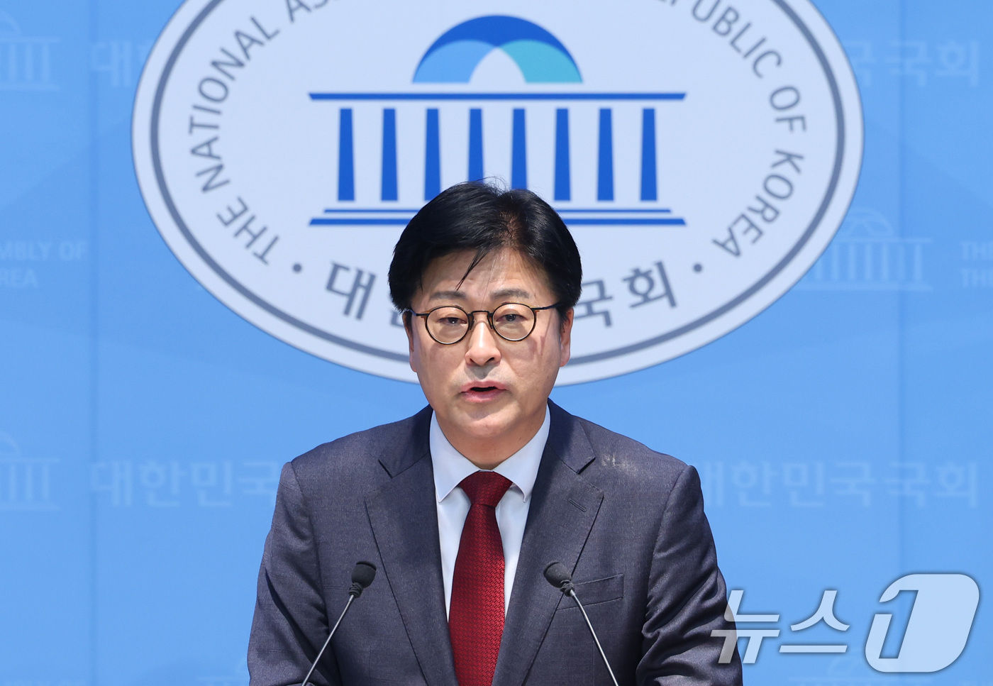 (서울=뉴스1) 신웅수 기자 = 김종혁 전 국민의힘 최고위원이 20일 서울 여의도 국회 소통관에서 가처분 승소 관련 기자회견을 하고 있다. 2026.3.20/뉴스1