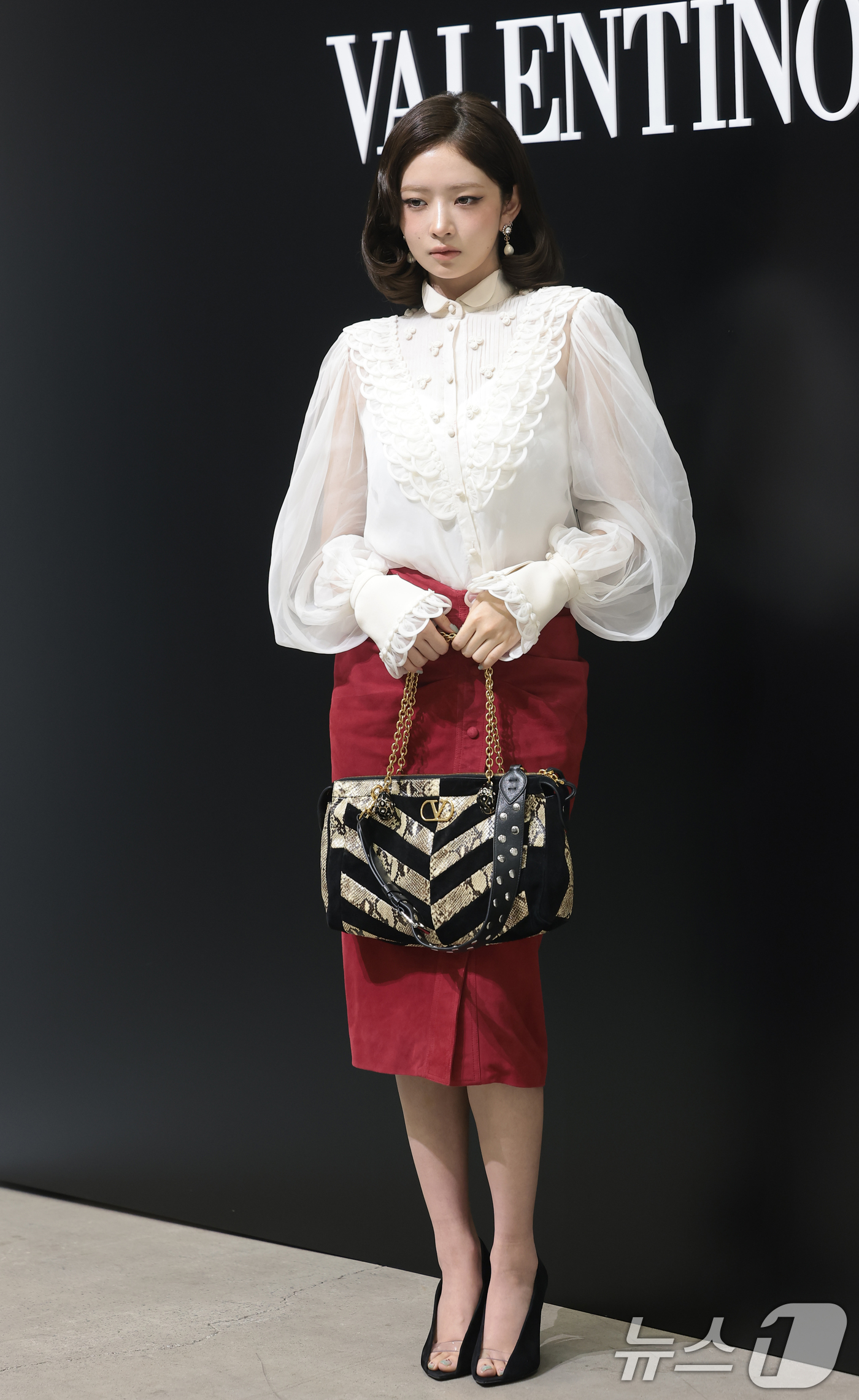 (서울=뉴스1) 권현진 기자 = 아이브(IVE) 레이가 20일 서울 광진구 레이어스튜디오에서 열린 패션 브랜드 메종 발렌티노(VALENTINO) 2026 봄/여름 ‘파이어플라이즈( …