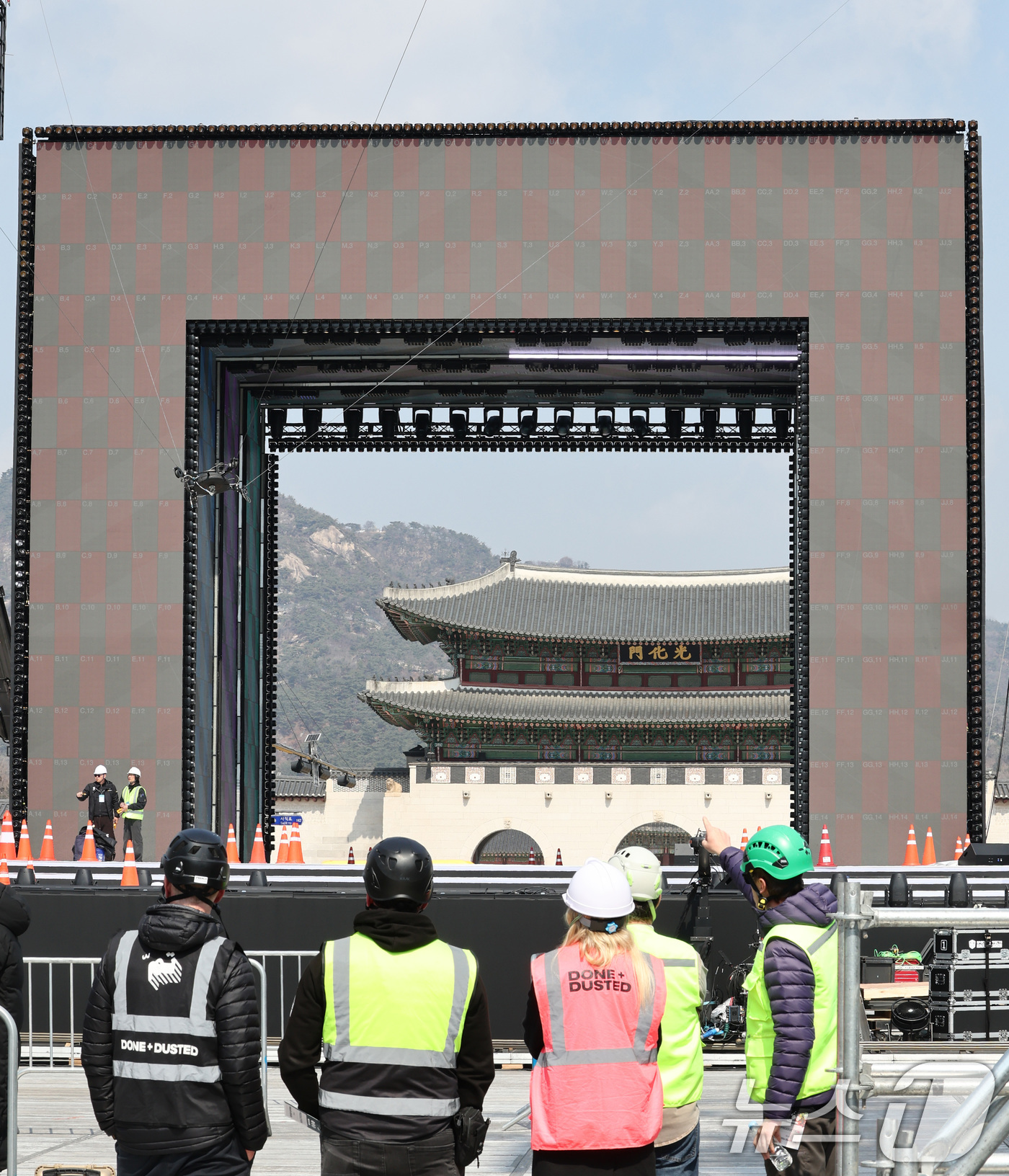 (서울=뉴스1) 최지환 기자 = 방탄소년단(BTS) 완전체 컴백 공연을 하루 앞둔 20일 서울 광화문광장에서 공연 막바지 준비가 진행되고 있다. 2026.3.20/뉴스1