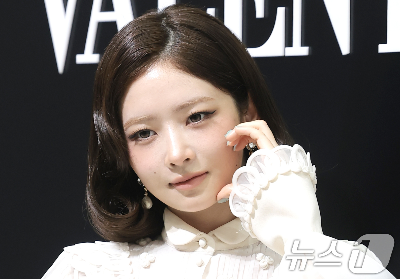 (서울=뉴스1) 권현진 기자 = 아이브(IVE) 레이가 20일 서울 광진구 레이어스튜디오에서 열린 패션 브랜드 메종 발렌티노(VALENTINO) 2026 봄/여름 ‘파이어플라이즈( …