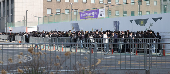 BTS 공연장 인근, 진행요원들 교육 준비