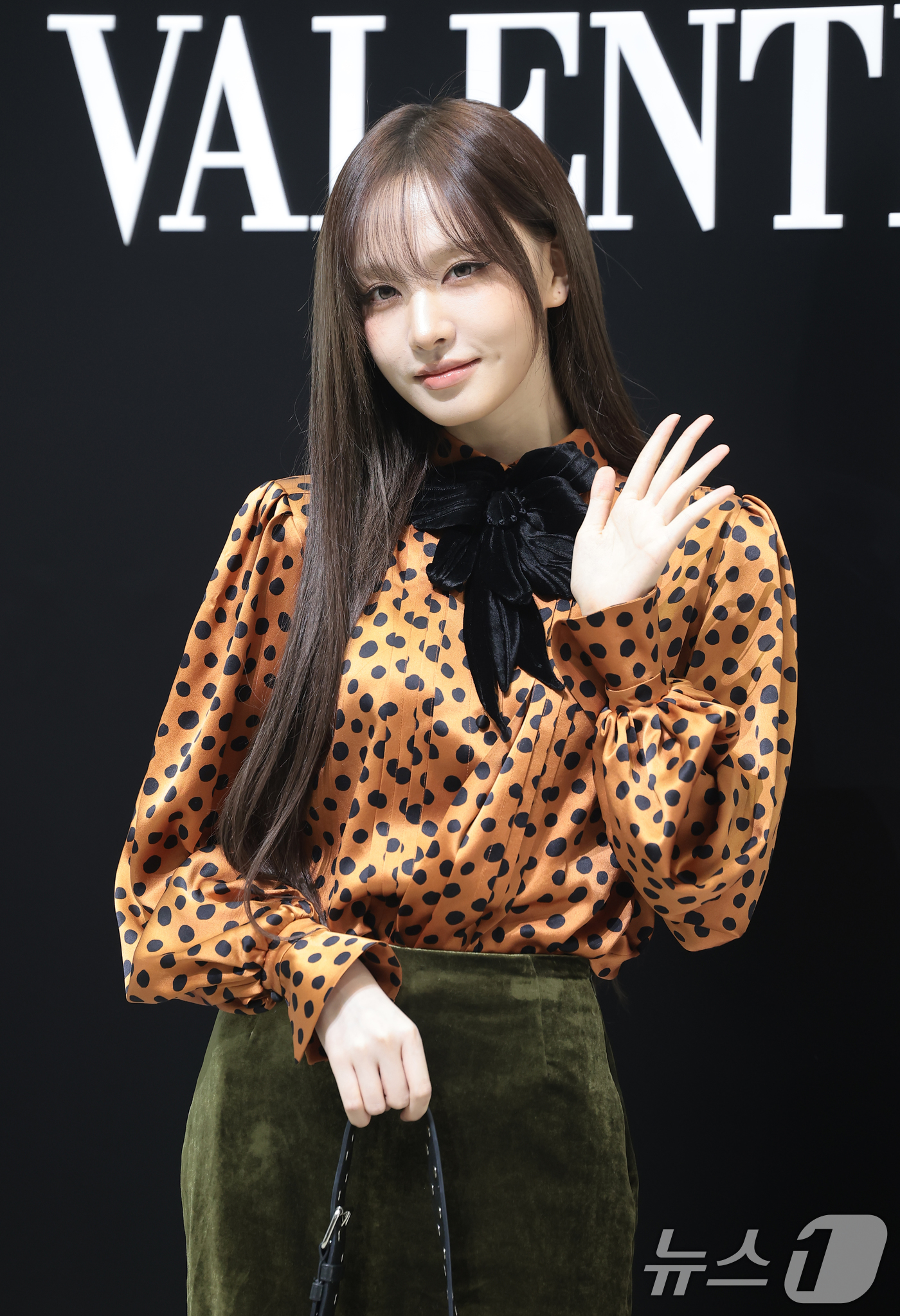 (서울=뉴스1) 권현진 기자 = 아이브(IVE) 리즈가 20일 서울 광진구 레이어스튜디오에서 열린 패션 브랜드 메종 발렌티노(VALENTINO) 2026 봄/여름 ‘파이어플라이즈( …