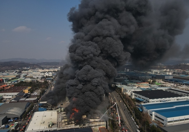 대전 자동차부품 공장 큰불, 14명 연락두절…"소재파악 중"