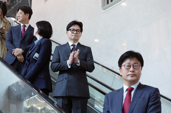 손뼉치는 한동훈