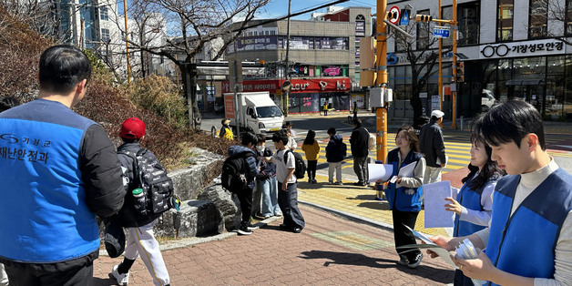 부산 기장군, 통학로 불법광고물 싹 치운다…'아이 먼저' 캠페인