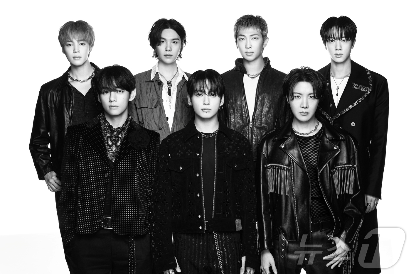 (서울=뉴스1) 김진환 기자 = 그룹 방탄소년단(BTS)이 20일 2022년 6월 앤솔러지 앨범 'Proof' 이후 3년 9개월만에 정규 5집 앨범 '아리랑'(ARIRANG)을 발 …