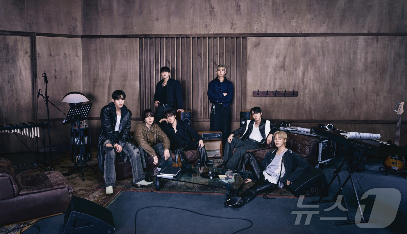 (서울=뉴스1) 김진환 기자 = 그룹 방탄소년단(BTS)이 20일 2022년 6월 앤솔러지 앨범 'Proof' 이후 3년 9개월만에 정규 5집 앨범 '아리랑'(ARIRANG)을 발 …