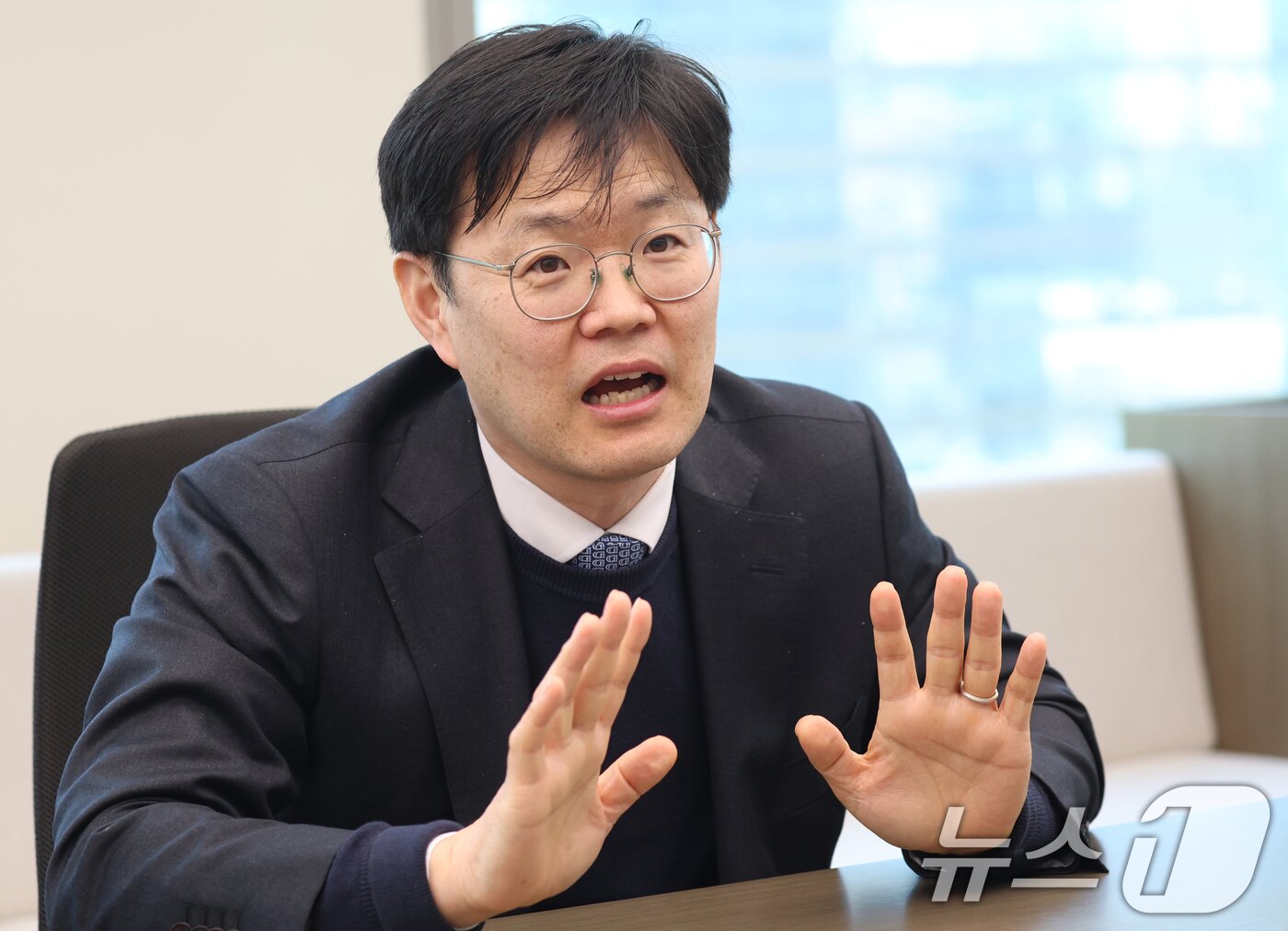 본문 이미지 - 강동필 법무법인 바른 변호사가 20일 서울 강남구 사무실에서 뉴스1과 인터뷰를 하고 있다. ⓒ 뉴스1 김명섭 기자