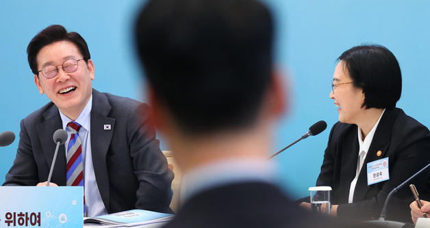 웃음 터트린 이재명 대통령