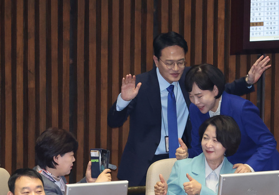 공소청법 가결 환영하는 더불어민주당