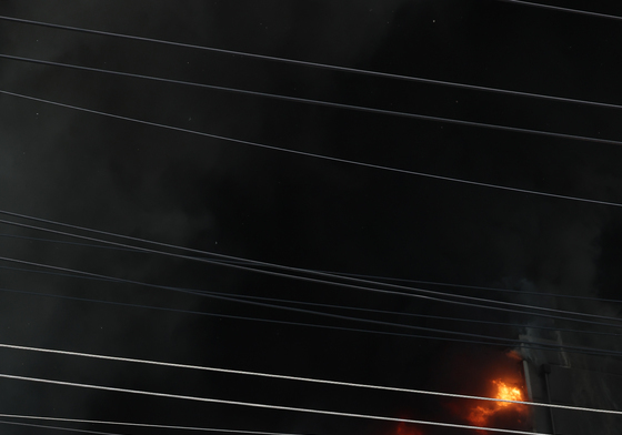 불길을 잡기 위한 사투