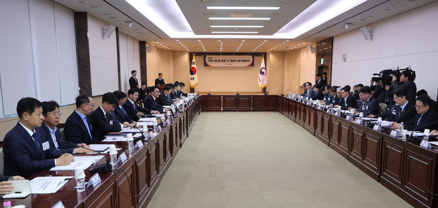 범정부 드론·대드론 통합 TF 출범식 및 전체회의 주재하는 김민석 총리