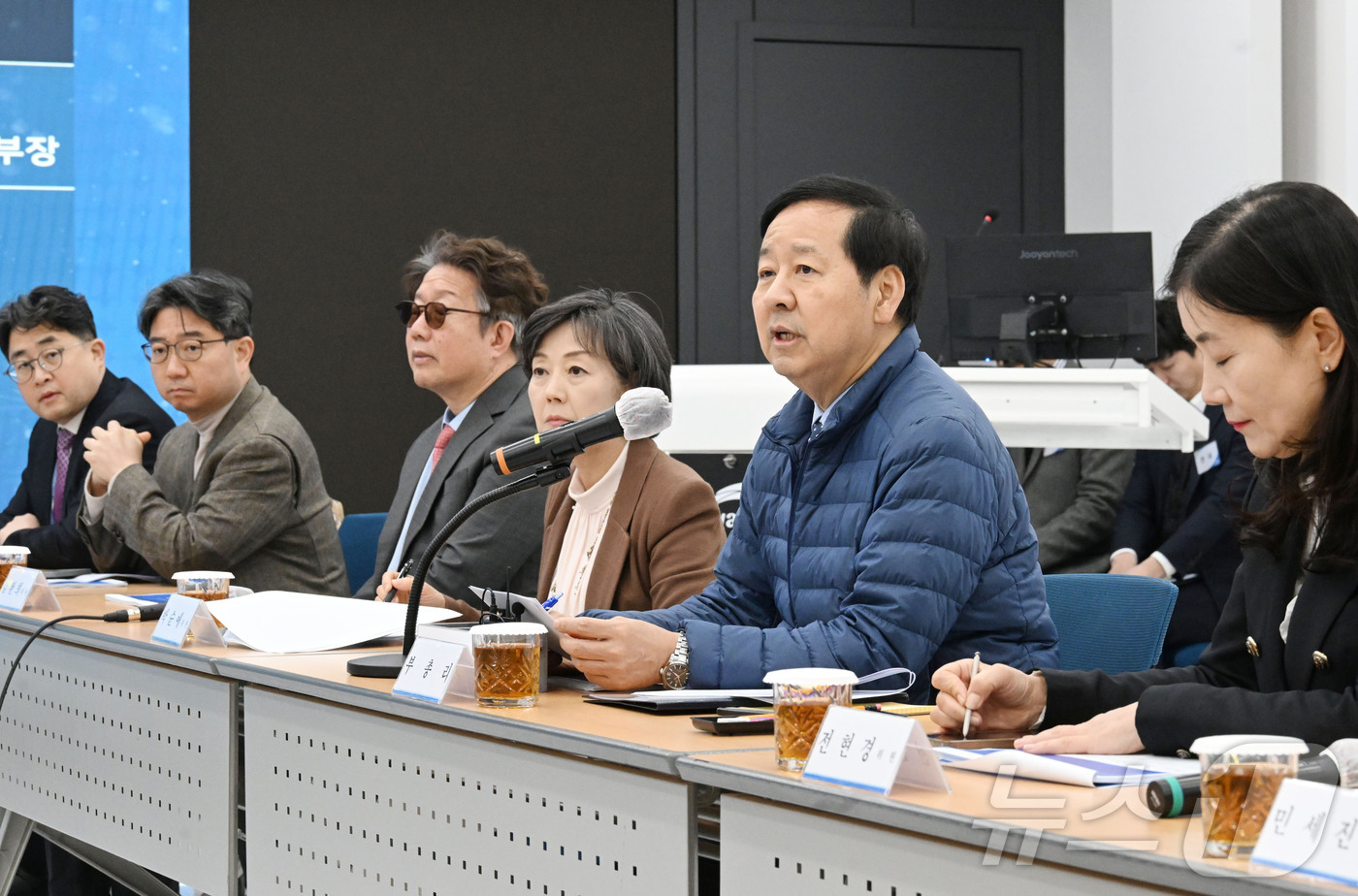 (서울=뉴스1) = 구윤철 부총리 겸 재정경제부 장관이 20일 오후 경기도 화성 소재 한국수자원공사 화성 AI정수장을 방문해 관계기관 및 공공기관 운영위원들과의 간담회에서 모두발언 …